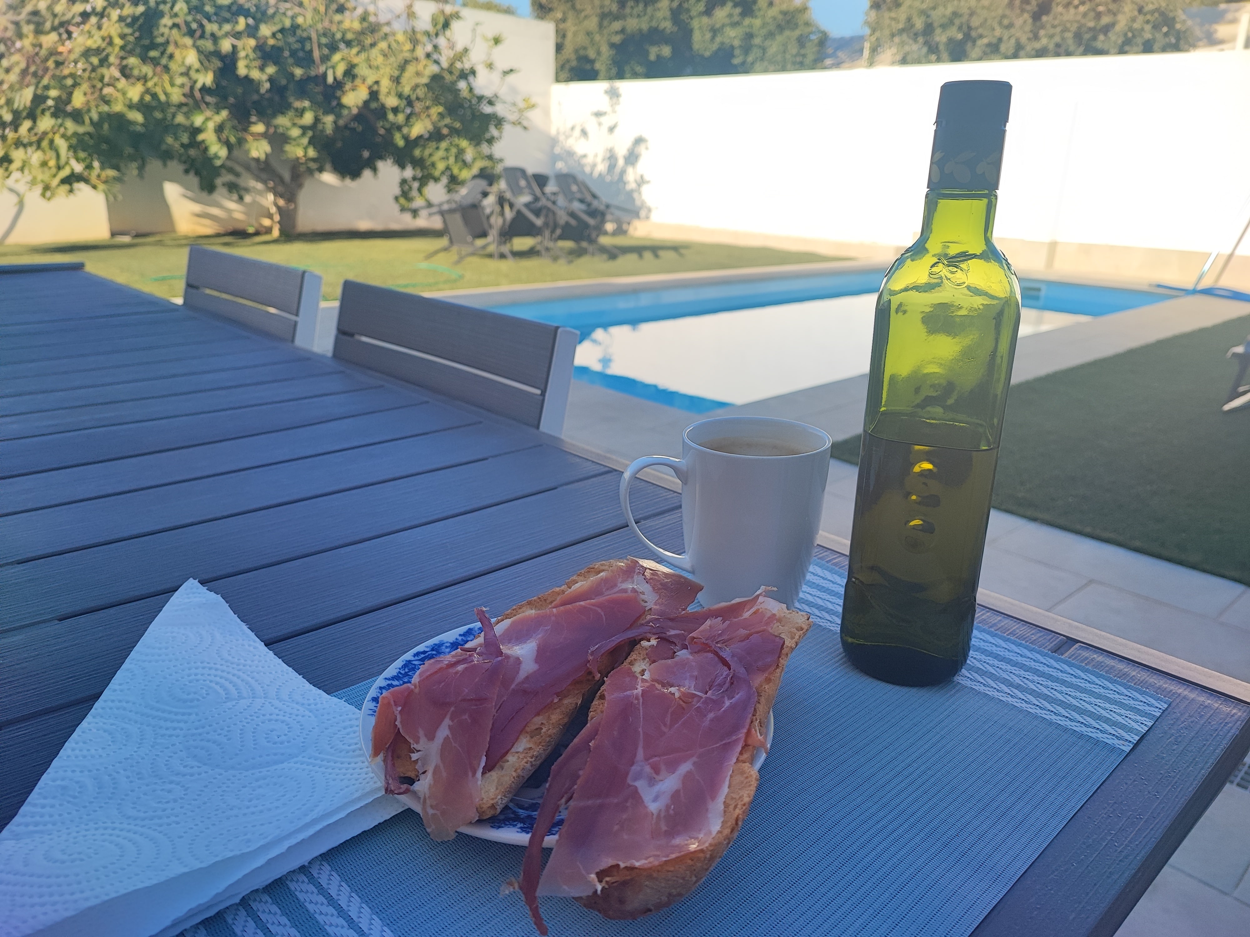 Desayuno típico 🇪🇸 Tostada de Jamón con aceite de oliva 😍