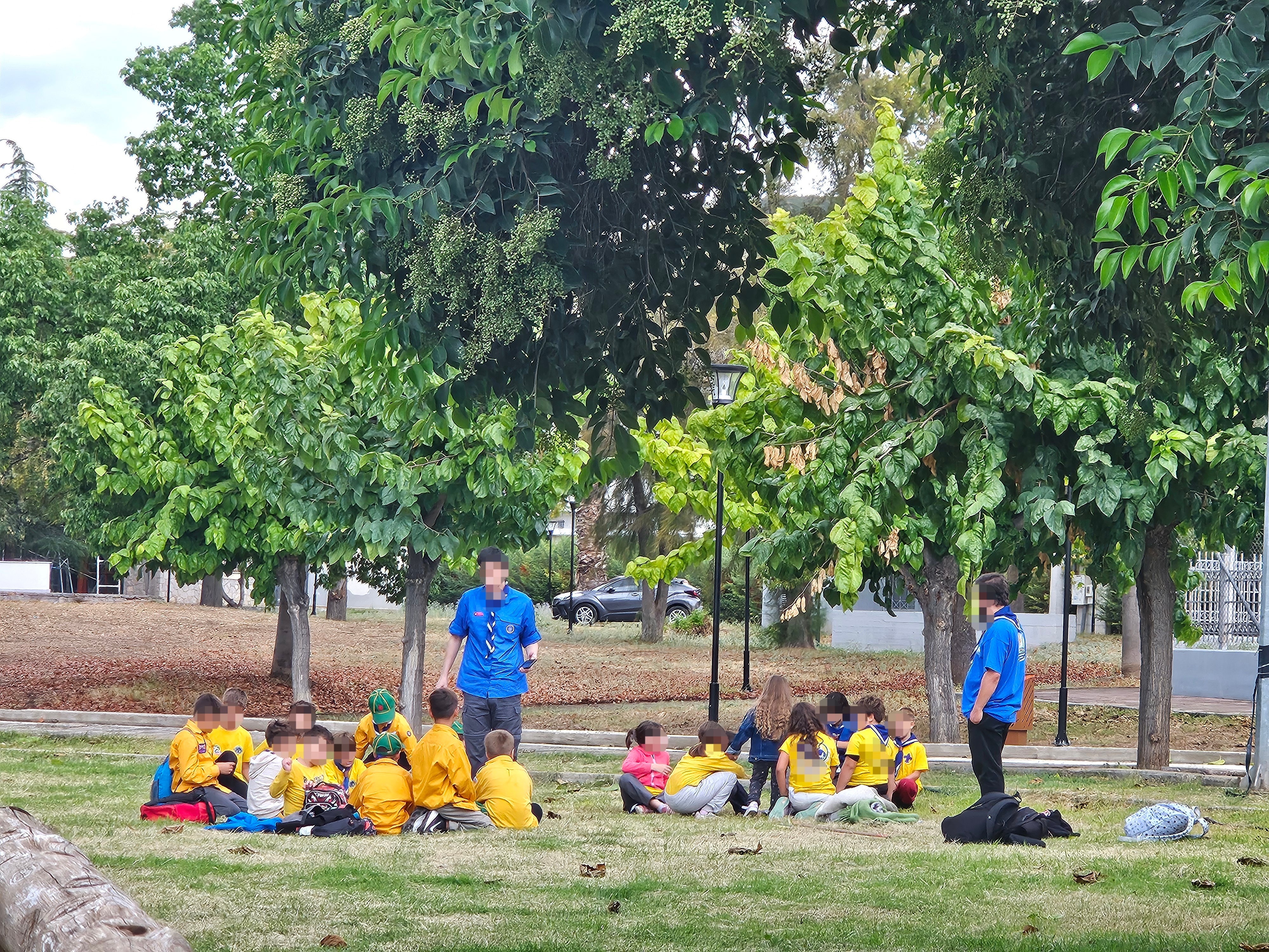 Boy & girl scouts learning how to make an emergency… — Jules on DeHub