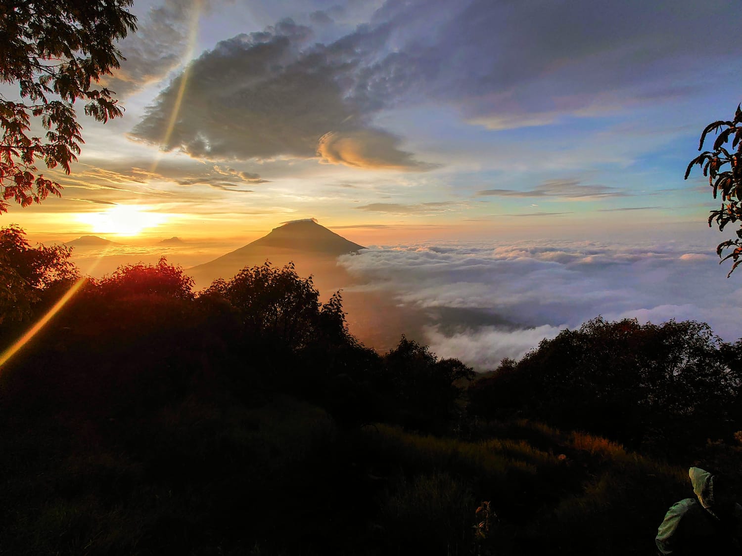 Climbing mount Sindoro — a video by Gesman on DeHub