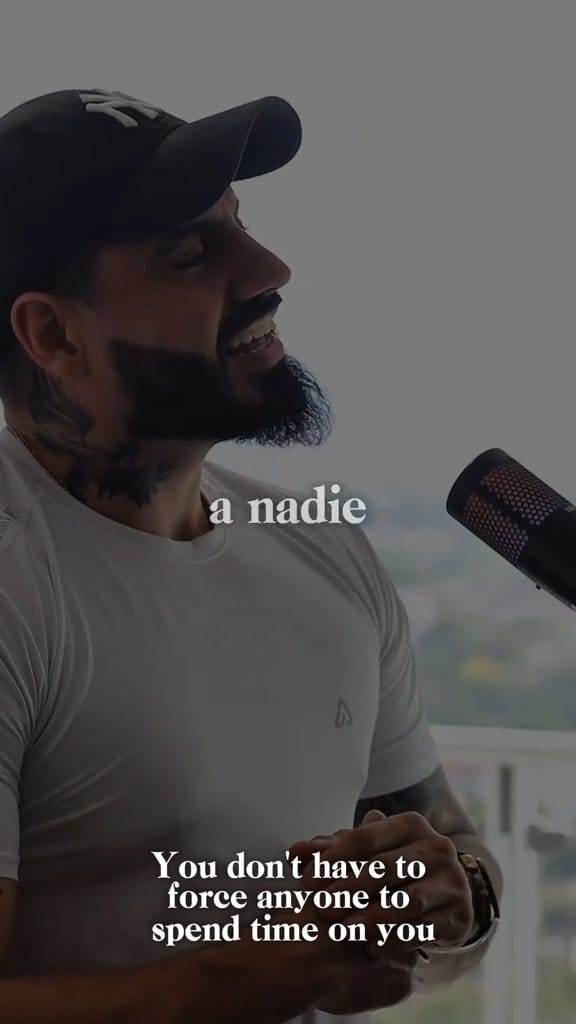 Quien realmente te quiere no te obliga a mendigar atención.
