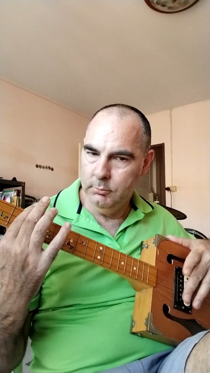 Percussive guitar riff Idea — a video by Neutralis on DeHub