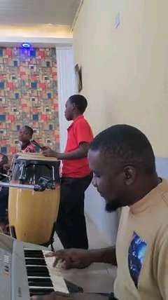 Teqching the kids how to play drums along keyboard