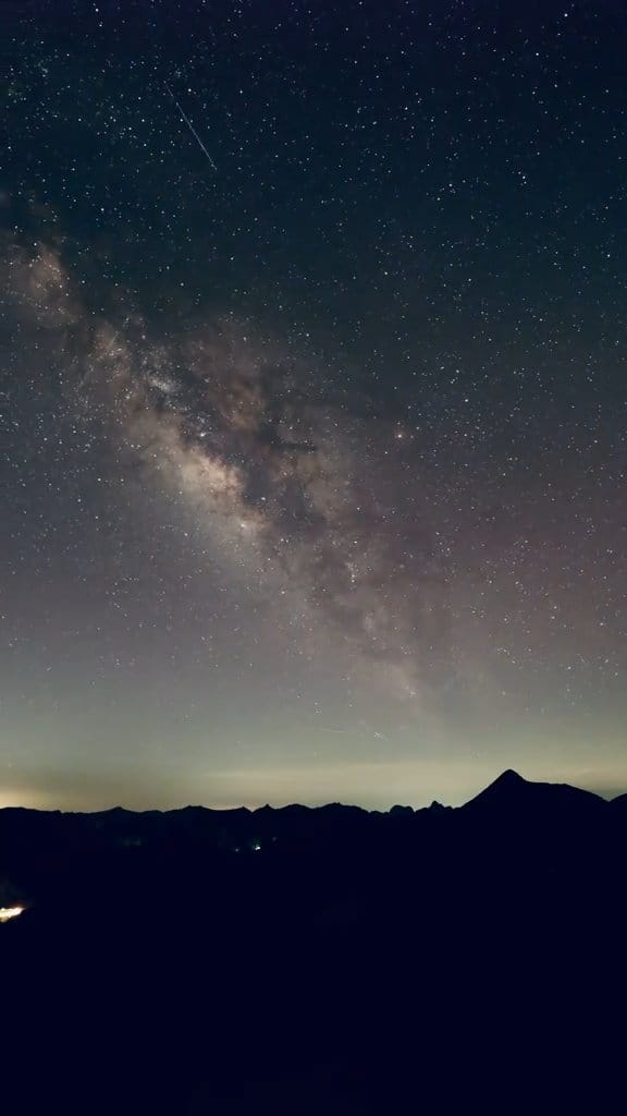 When the night sky puts on its best show — a video by Ken210 on DeHub