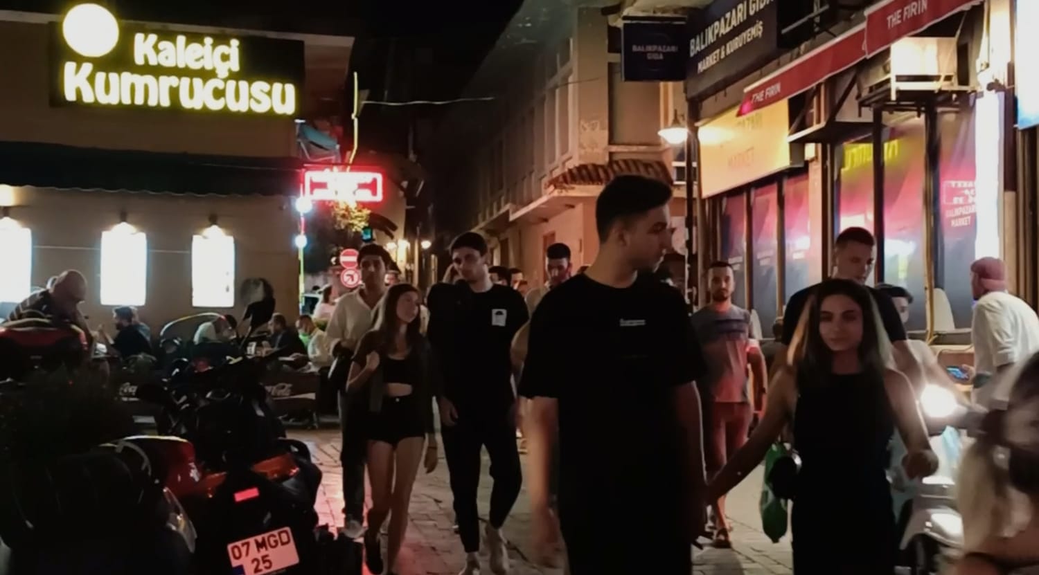 Nights go on 😁 — a video by ThaiLaunt© on DeHub