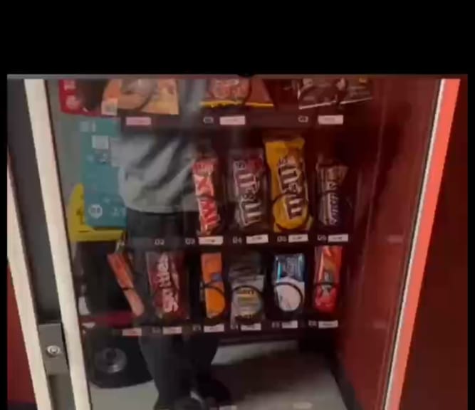 I Leave a snack in a vending machine for kid — calypso on DeHub