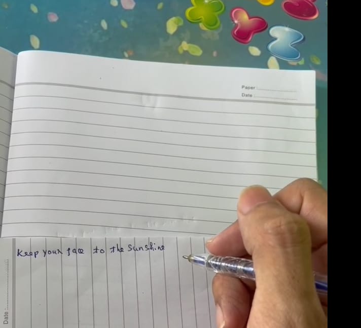 Give a stranger a nice note — a video by minh minh on DeHub